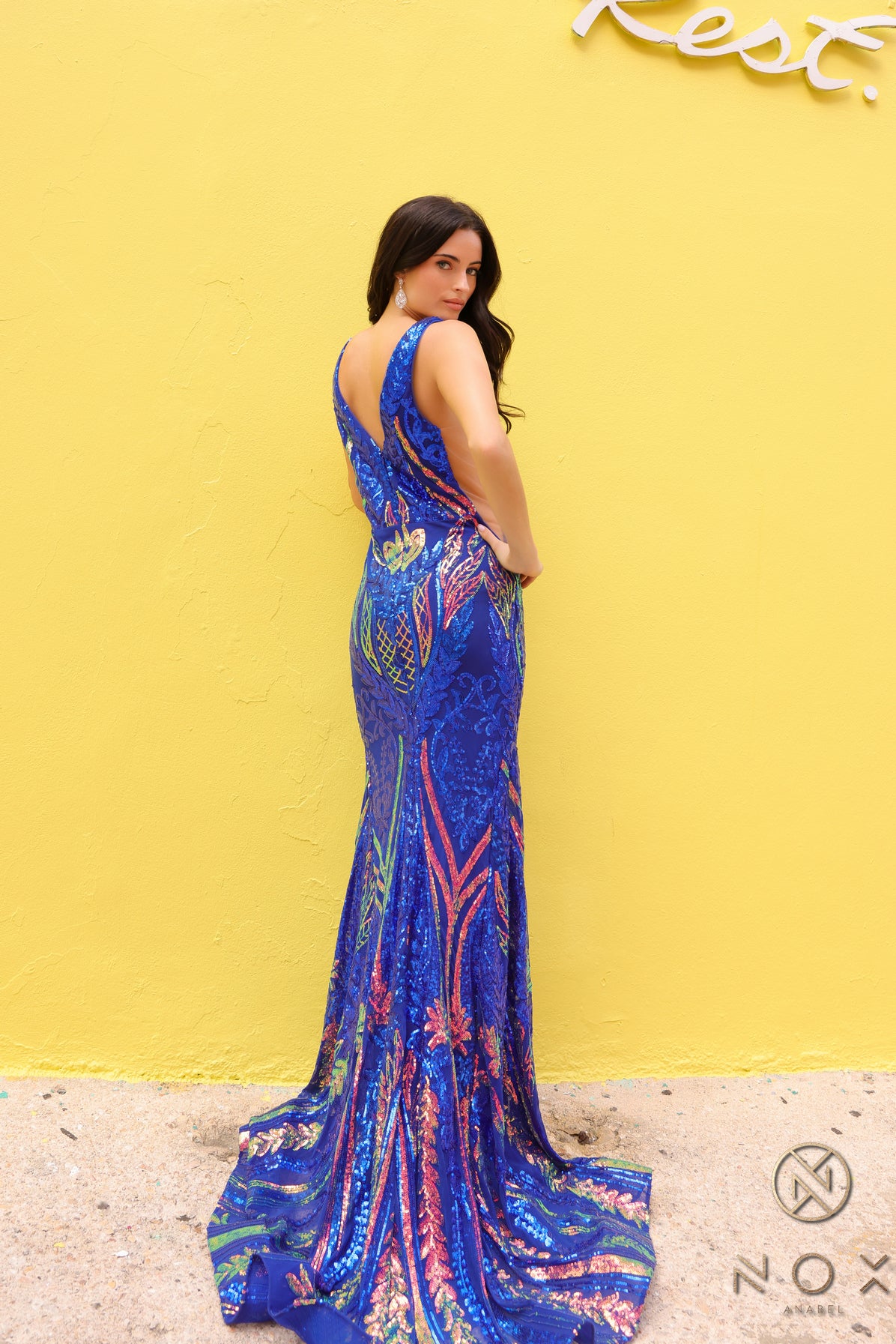 Deep V-Neck Fully Sequin Pattern Mermaid Gown