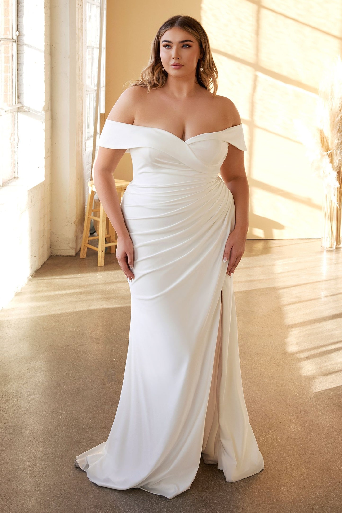 CURVE FITTED BRIDAL GOWN